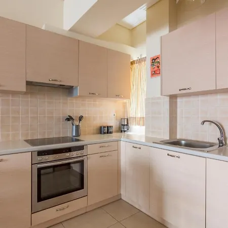 & Modern 2 Bedroom For 5 Ppl *