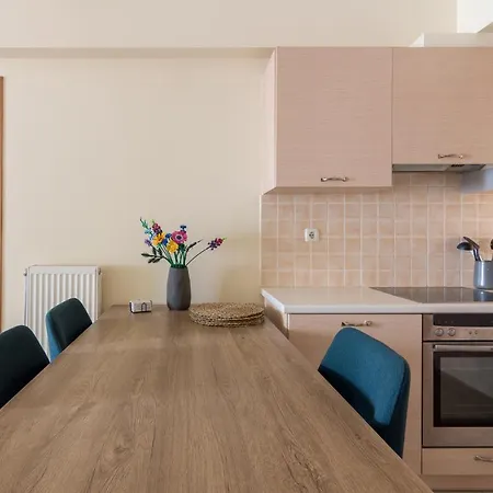 Apartment & Modern 2 Bedroom For 5 Ppl *