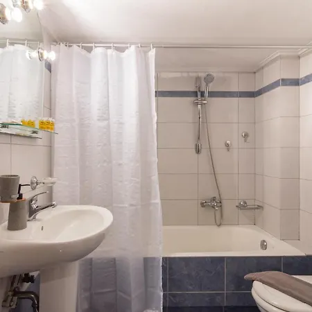 Apartment & Modern 2 Bedroom For 5 Ppl